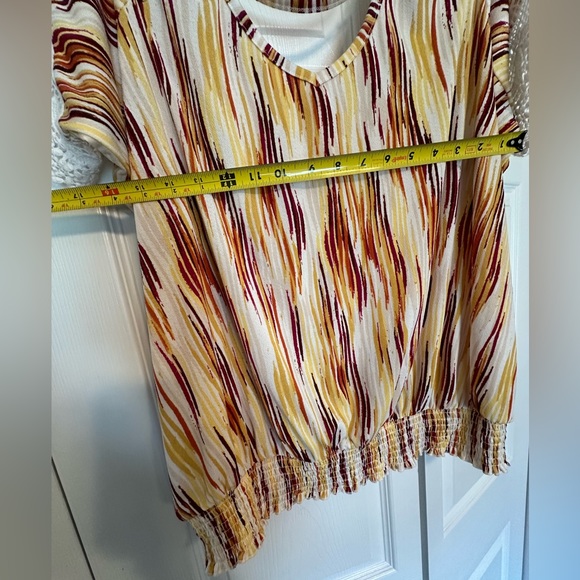 Cold shoulder blouse. - Picture 4 of 7